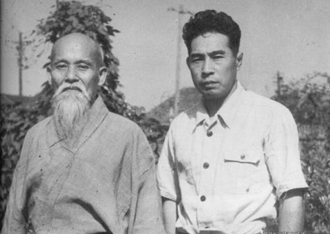 Мочидзуки Минору и Морихей Уэсиба. 1950 г.